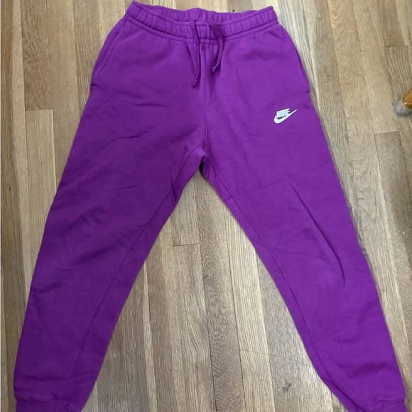 Nike women’s Vibrant Purple Joggers - Picture 1 of 3